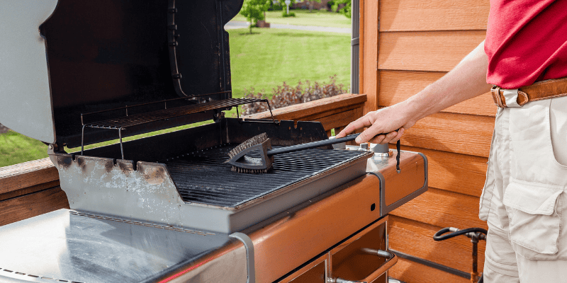 cleaning grill, grill brush, grilling, grilling safety, grilling tips, pet owners, pet safety, grilling safety for dog owners, grilling safety for pet owners, summer grilling, veterinary medicine, emergency vet, Animal Emergency & Referral Center of Minnesota