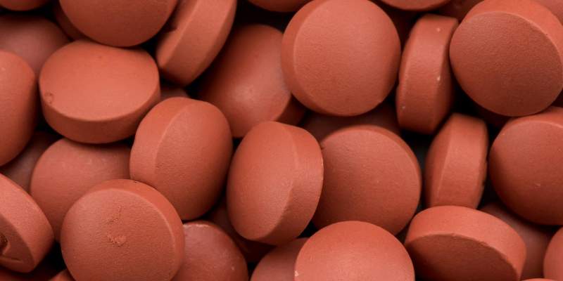 pills, pill bottle, cold medicine, pet poisons, pet toxins, flu season, cold season, human medications, toxic to pets, pills, Advil, Alieve, Dayquil, Nyquil, Claritin-D, Tylenol, ibuprofen