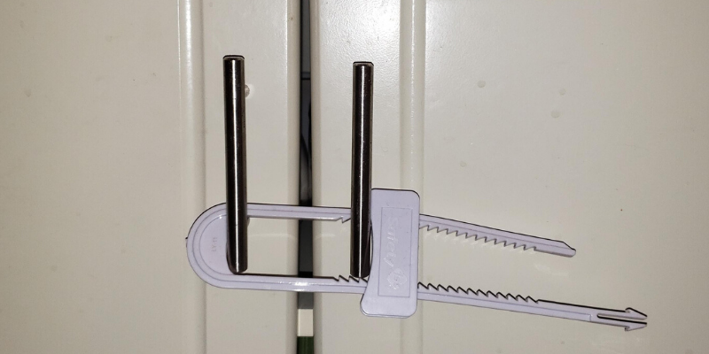 baby-proof, locked cabinet, pet-proof, pet safety, pet homes, pet toxins, pet poisons, protecting pets, pet prevention, pet owners, Animal Emergency & Referral Center of Minnesota, AERC, aercmn, emergency vet, Twin Cities vet, Twin Cities emergency vet, Minnesota emergency vet