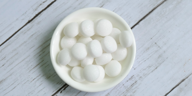 mothballs, mothball toxicity in pets, pet health, pet toxins, autumn pet toxins, fall pet toxins, Naphthalene, Paradichlorobenzene, Camphor, pet emergency, Twin Cities emergency vet, Saint Paul emergency vet, Oakdale emergency vet, Animal Emergency & Referral Center of Minnesota