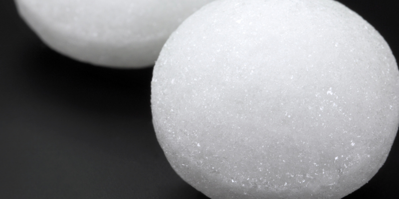 mothballs, mothball toxicity in pets, pet health, pet toxins, autumn pet toxins, fall pet toxins, Naphthalene, Paradichlorobenzene, Camphor, pet emergency, Twin Cities emergency vet, Saint Paul emergency vet, Oakdale emergency vet, Animal Emergency & Referral Center of Minnesota