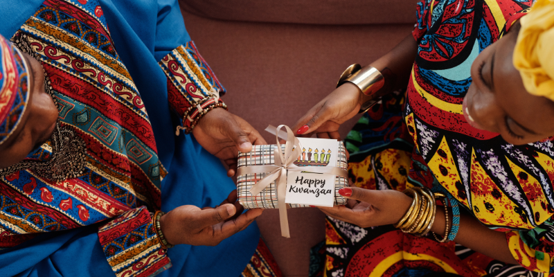 gifts, gift exchange, Kwanzaa pet dangers, Kwanzaa pet hazards, Kwanzaa pet gifts, Animal Emergency & Referral Center of Minnesota, Twin Cities emergency vet, Saint Paul emergency vet, Oakdale emergency vet, pet toxins, pet hazards, pet dangers