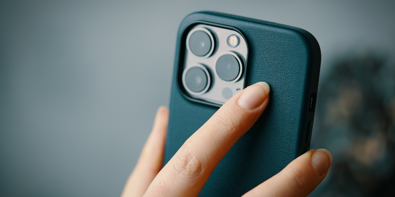 smartphone, seizures in pets, types of seizures in pets, causes of seizures in pets, veterinary neurology, board-certified veterinary neurologist, Animal Emergency & Referral Center of Minnesota