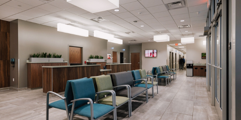 The first floor lobby reception desk and chairs at Animal Emergency & Referral Center of Minnesota's ER & Specialty Center in Oakdale, MN.
