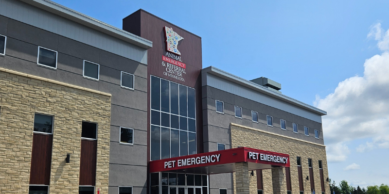 An exterior photo of Animal Emergency & Referral Center of Minnesota's Oakdale ER & Specialty Center.
